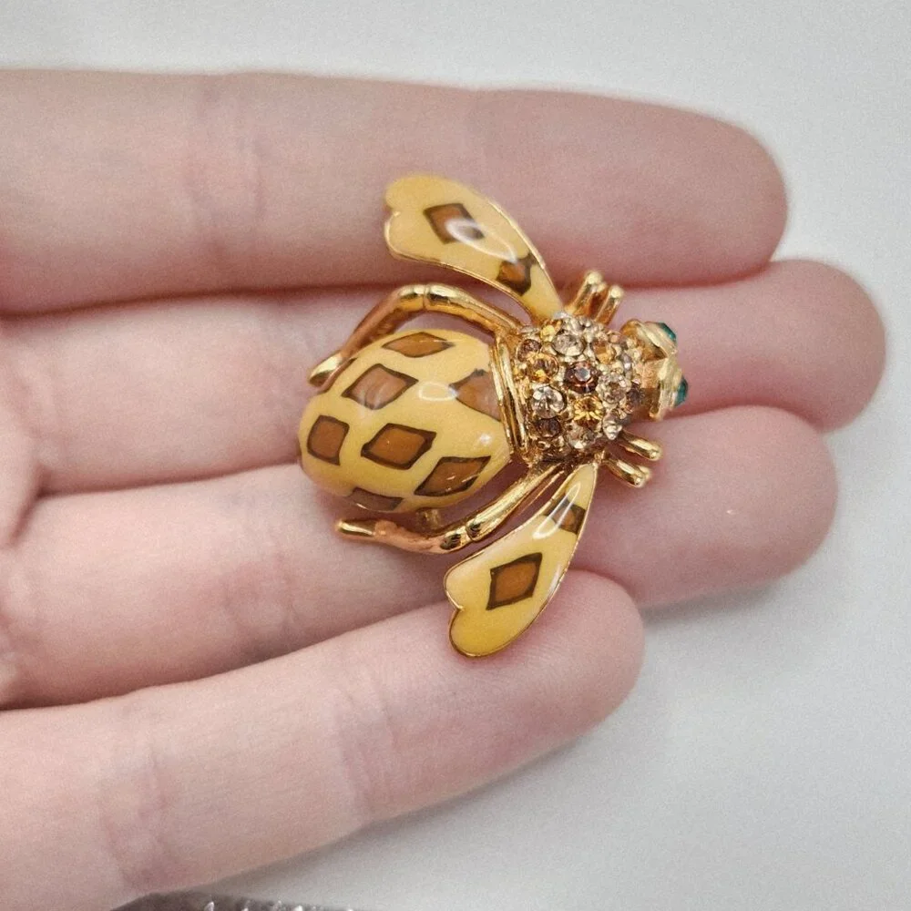 Vintage Joan Rivers Joan of the Jungle Bee Insect Yellow Enamel Brooch Pin